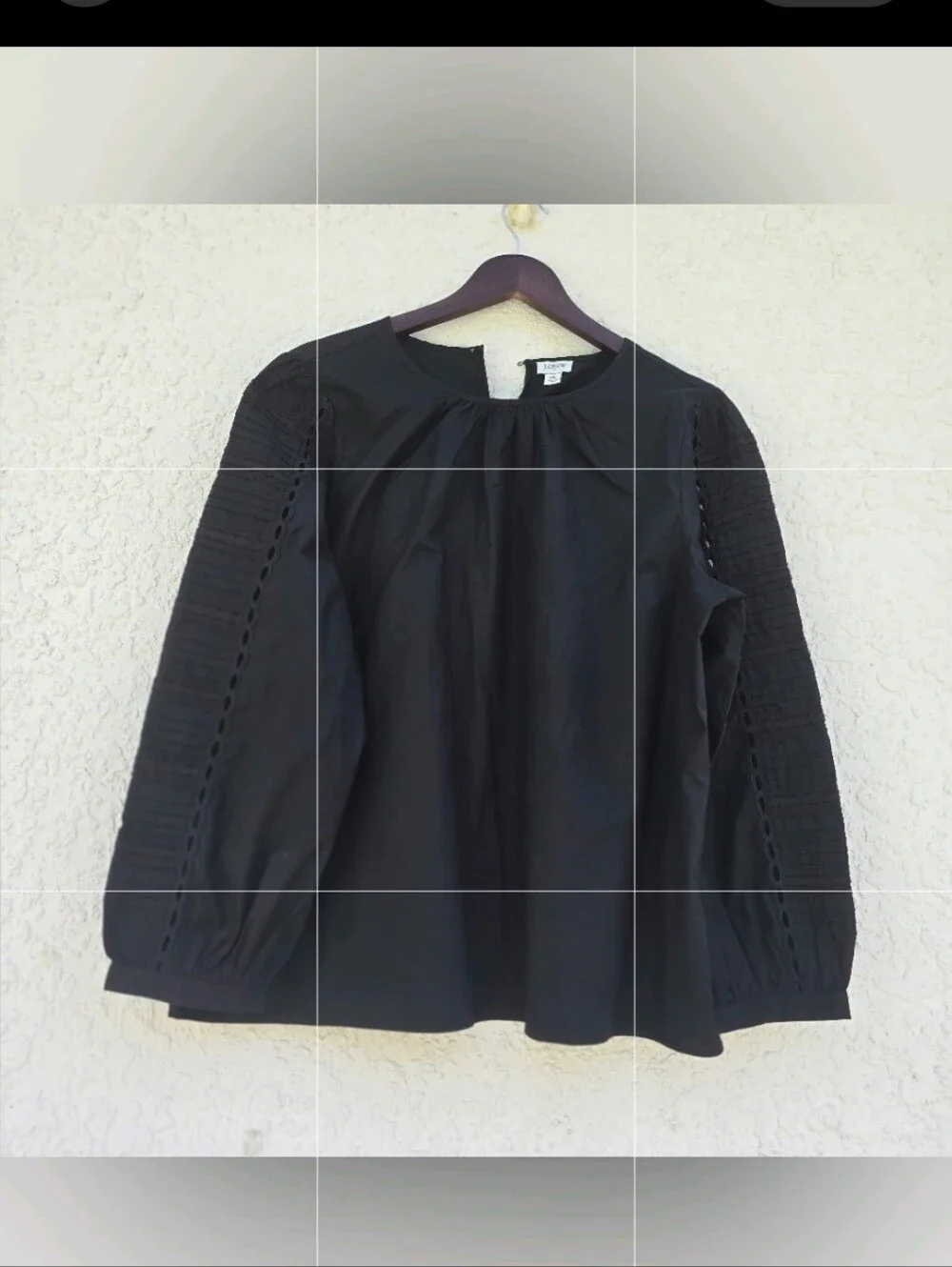 Cotton poplin puff-sleeve top with eyelet